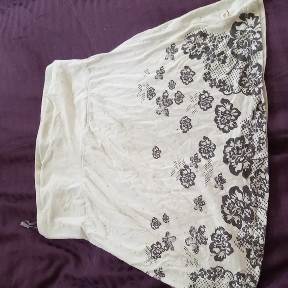 Strapless tee, garage brand tee. Super cute and comfy, flows over midsection. - Picture 1 of 3